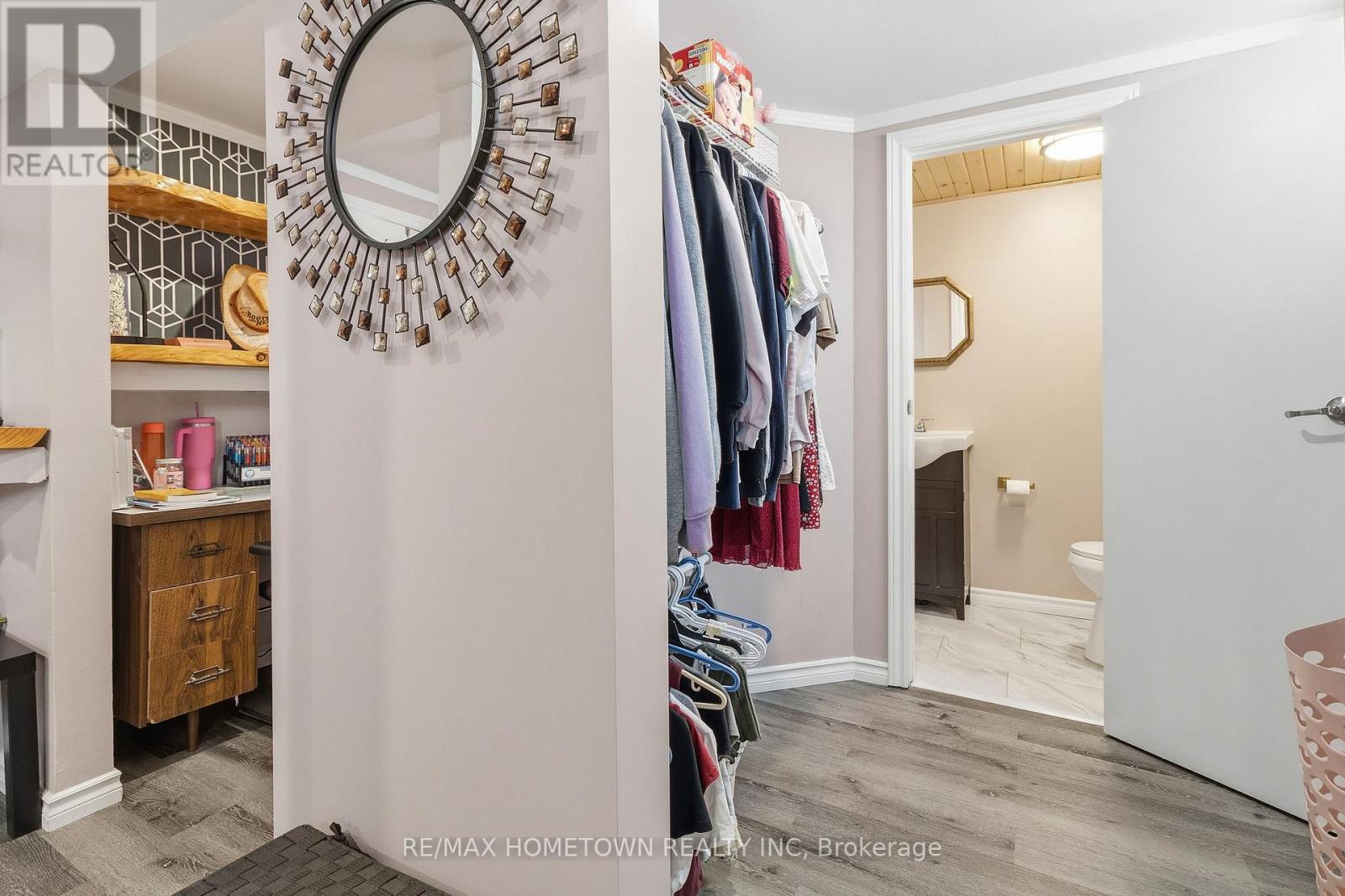 2038 DUNDAS STREET - 30