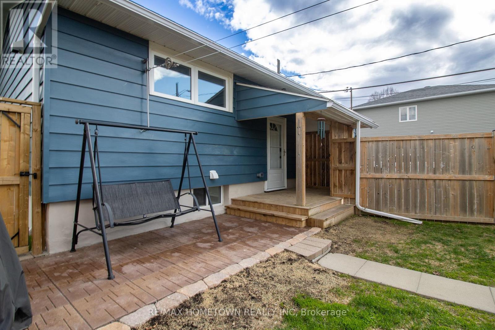 2038 DUNDAS STREET - 37