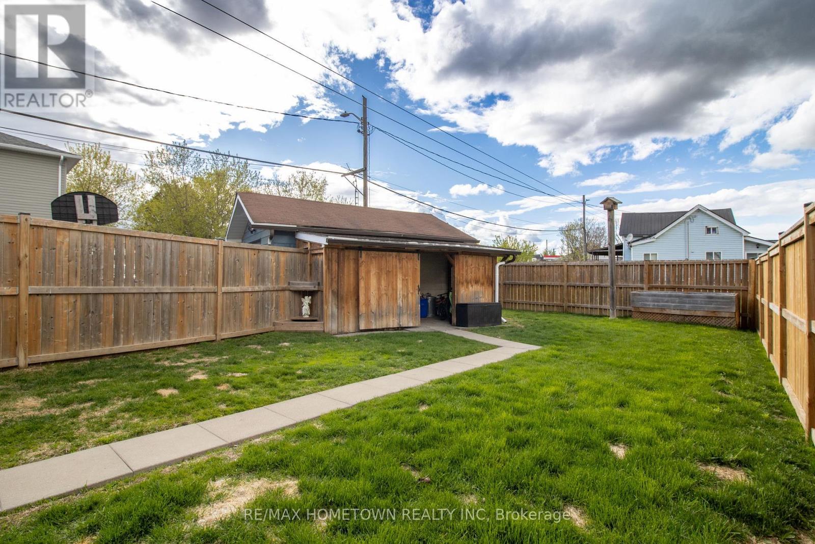 2038 DUNDAS STREET - 38