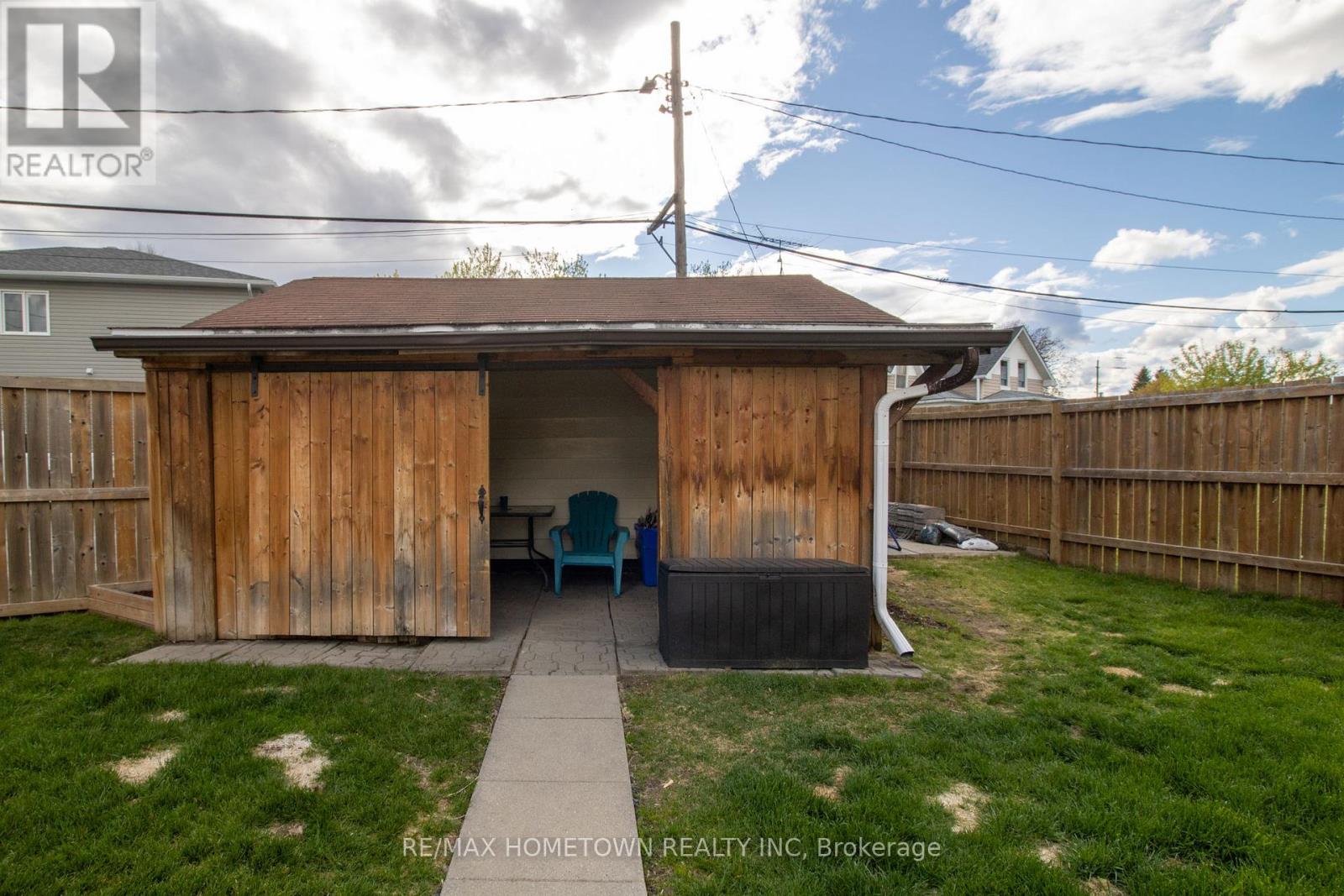 2038 DUNDAS STREET - 41