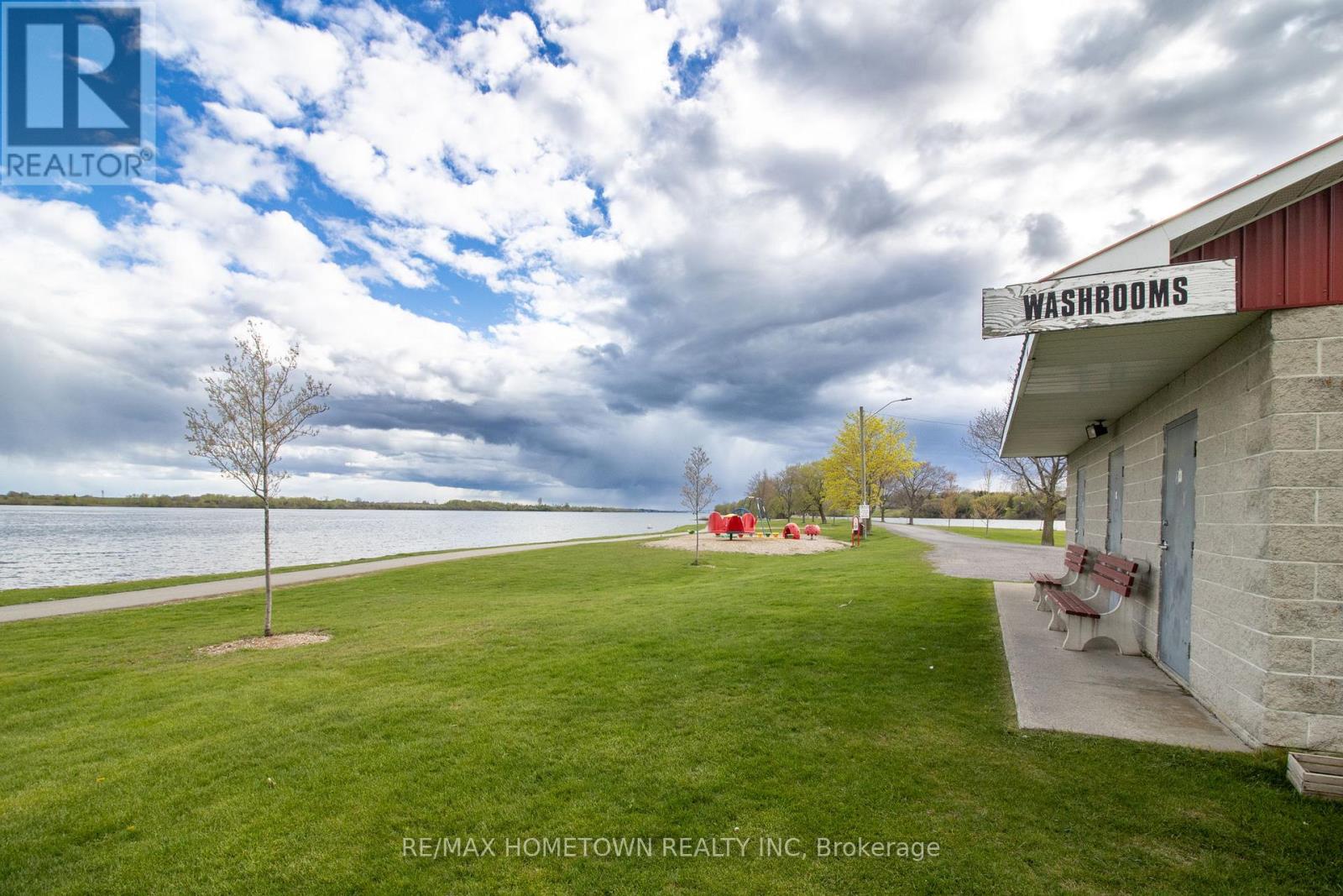 2038 DUNDAS STREET - 45