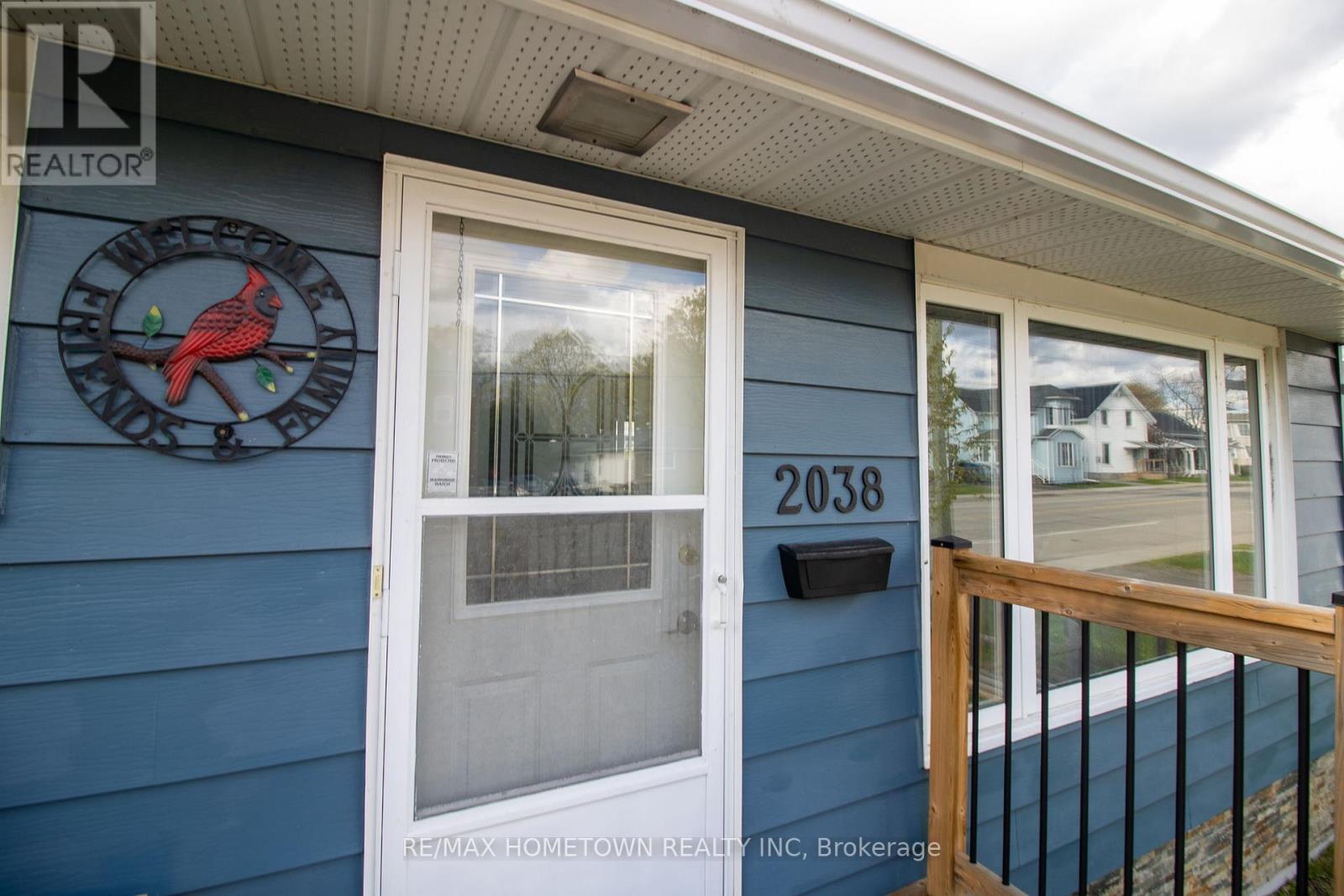 2038 DUNDAS STREET - 6