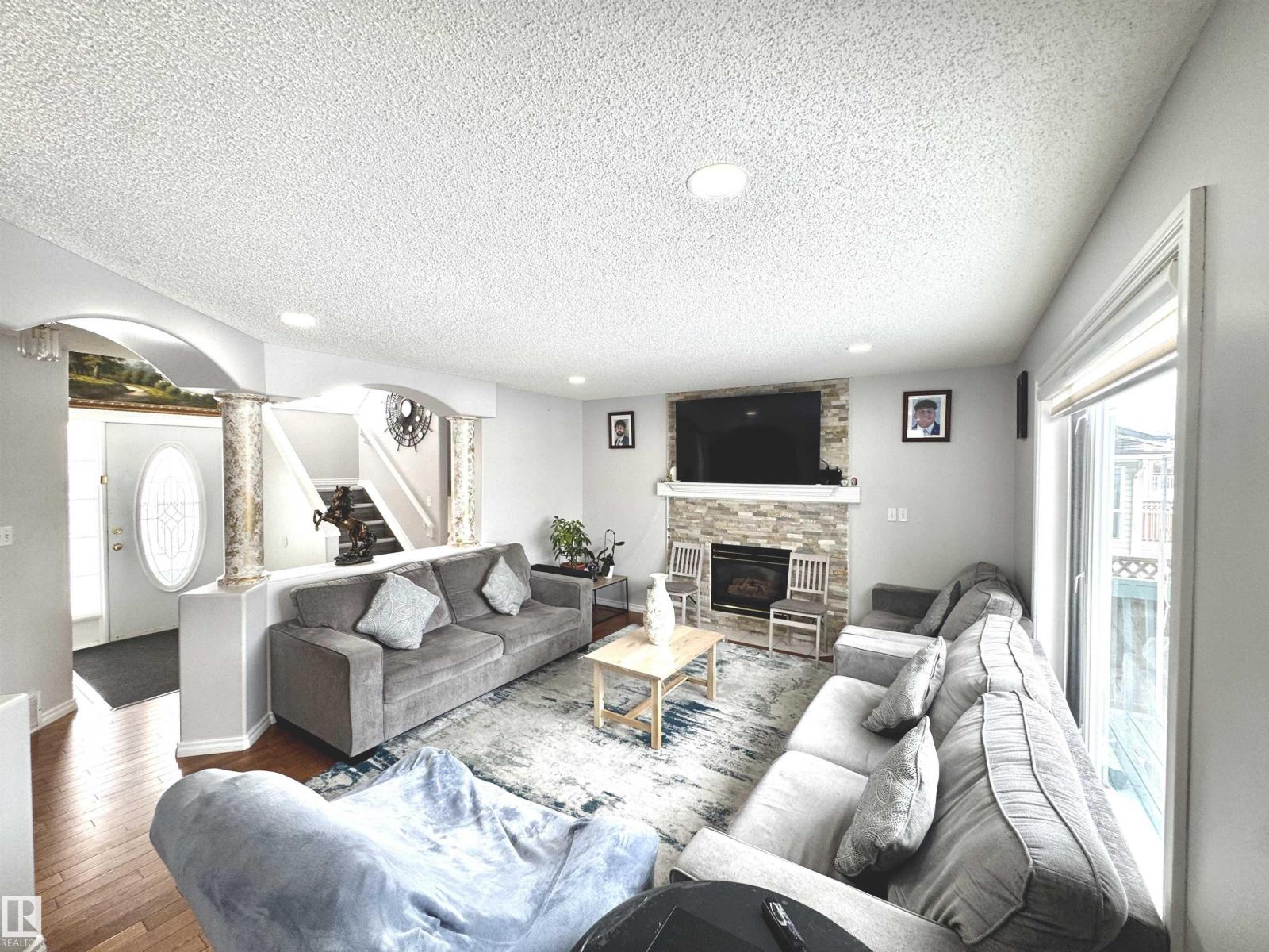 6734 162A AV NW, Edmonton