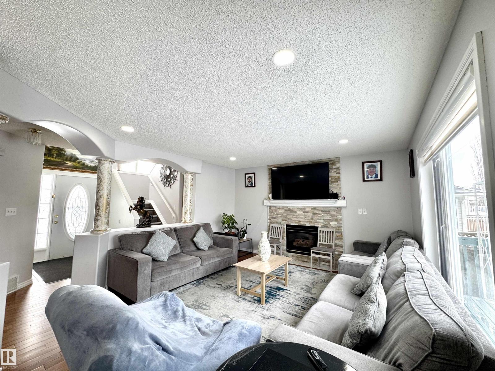 6734 162A AV NW, Edmonton