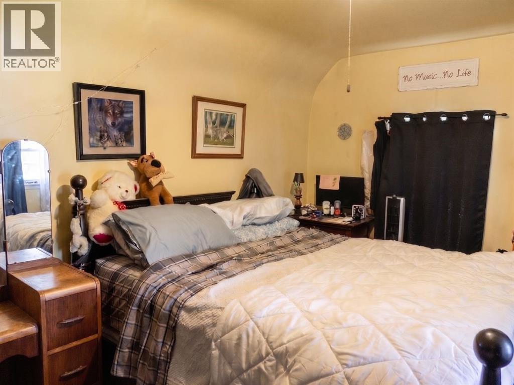 691 GREGORY DRIVE East - 3