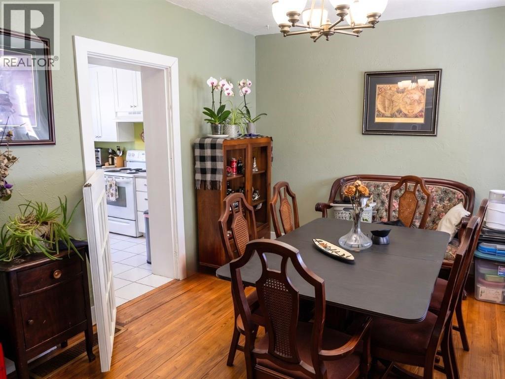 691 GREGORY DRIVE East - 5
