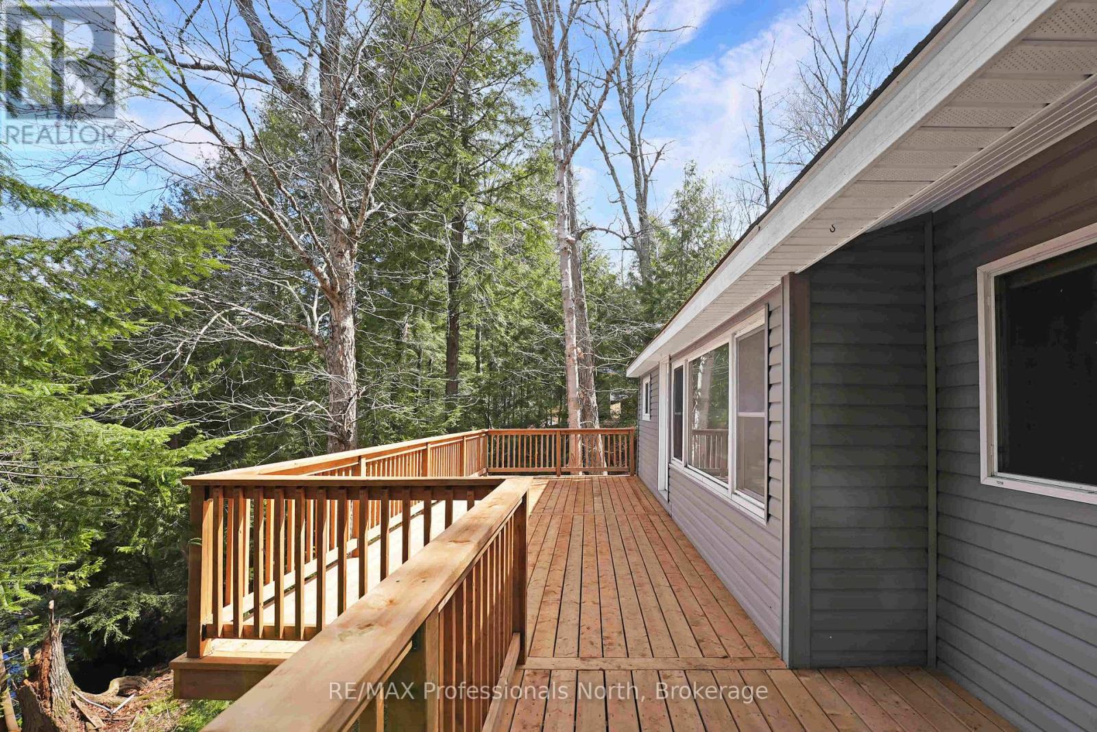 1396 BETULA CRESCENT - 21