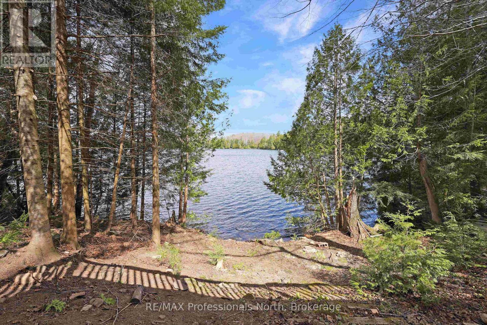 1396 BETULA CRESCENT - 25