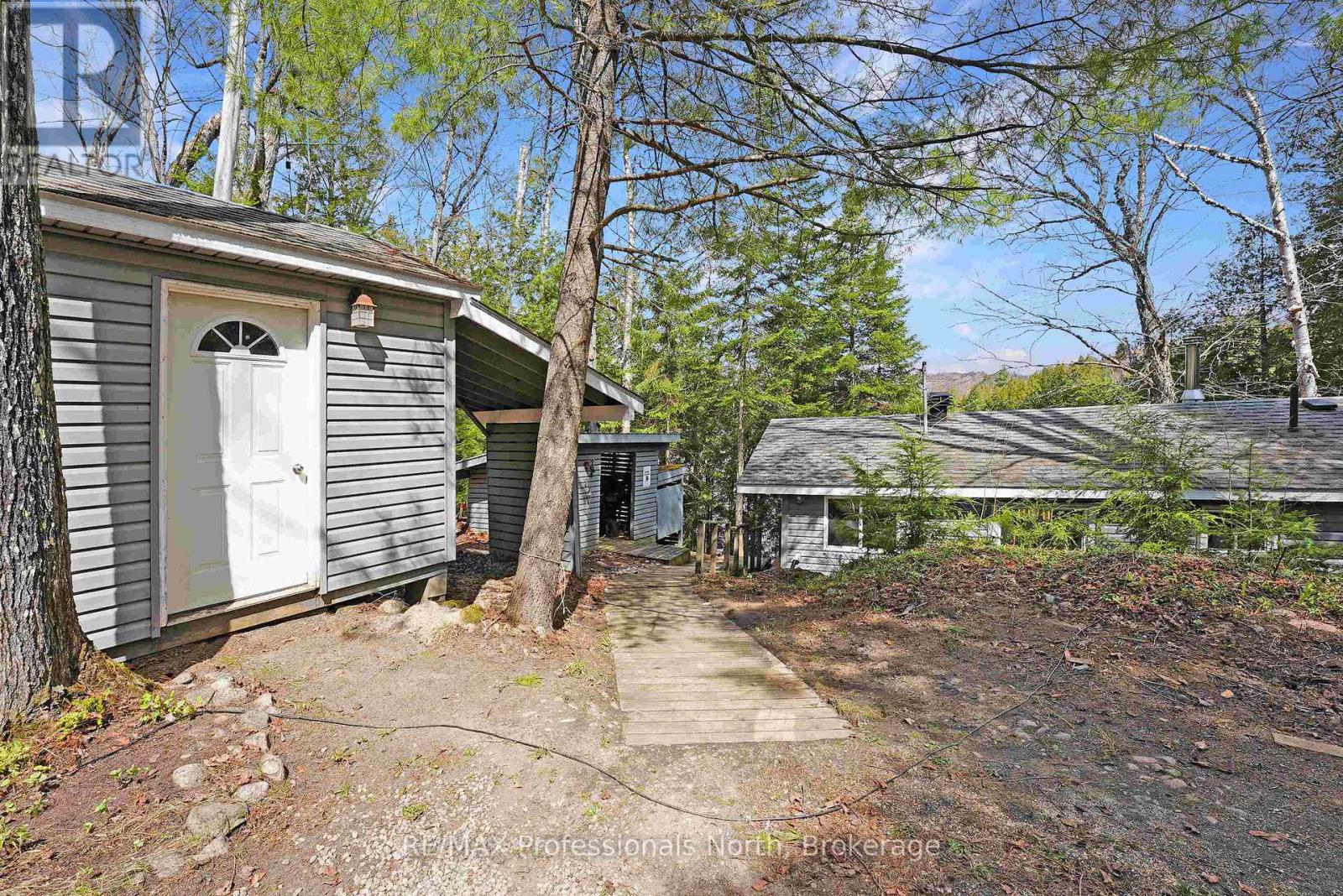 1396 BETULA CRESCENT - 29