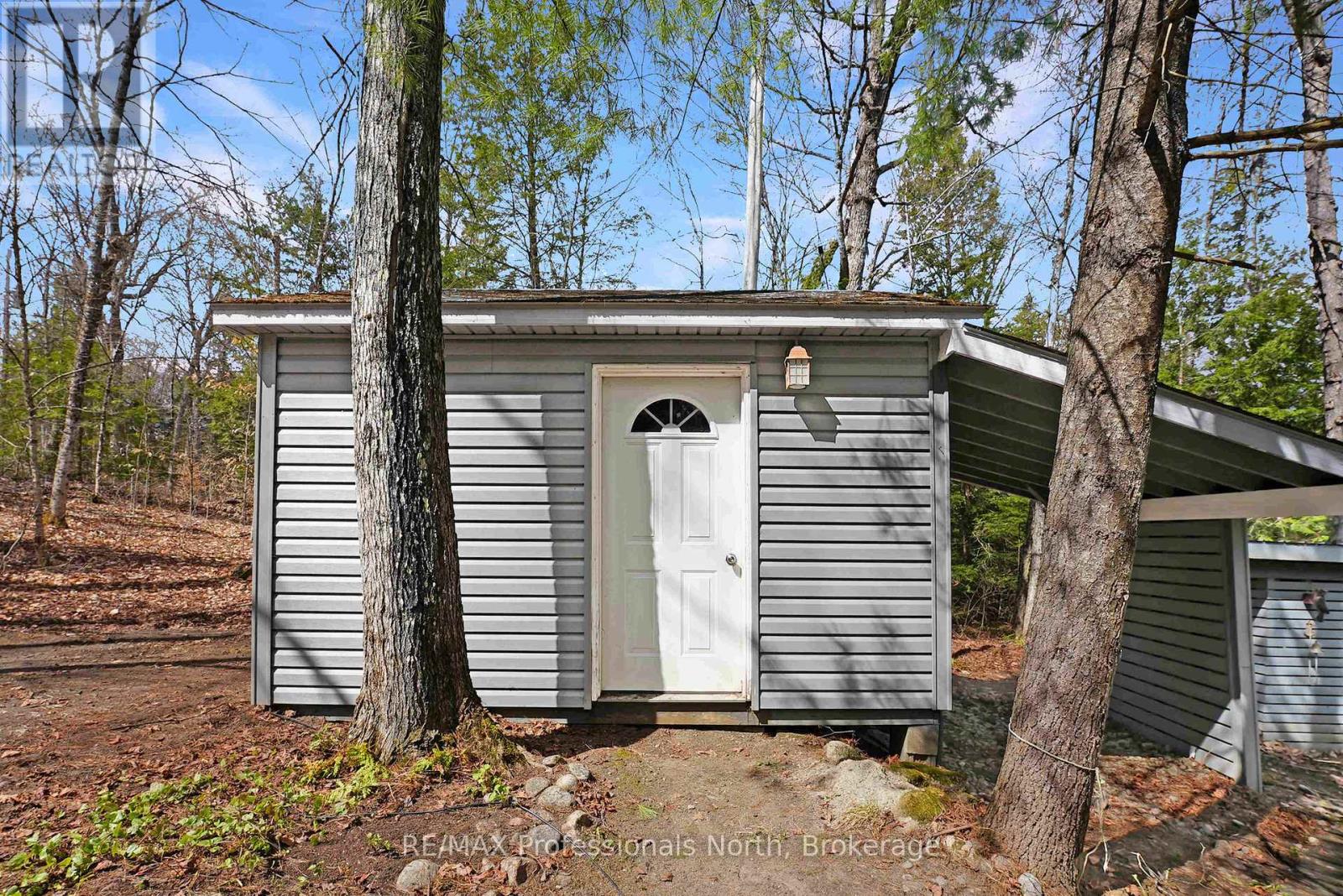 1396 BETULA CRESCENT - 31