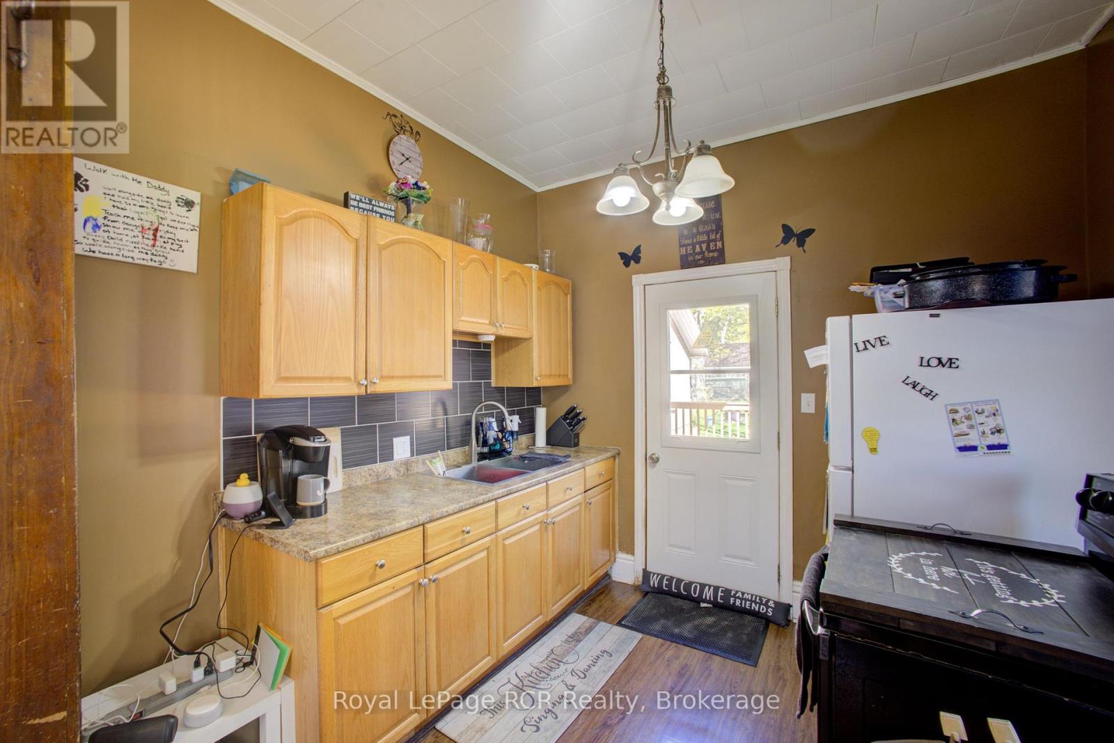 145 FREDERICK STREET E - 5