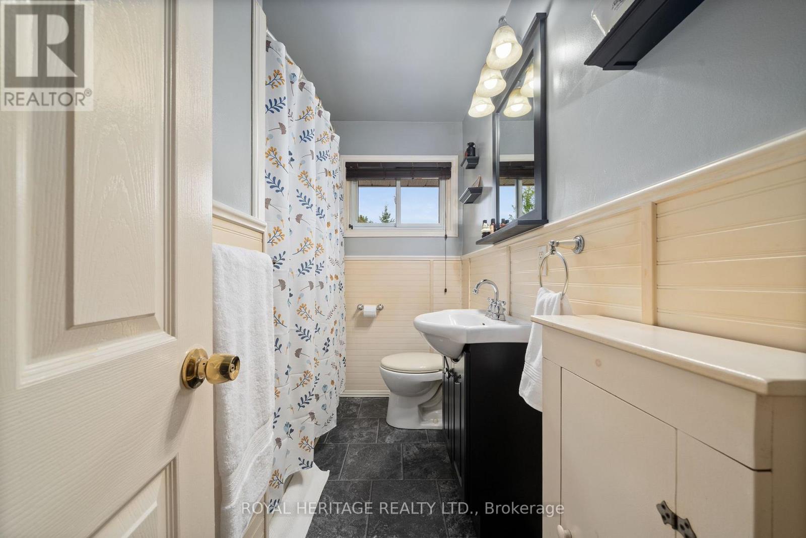 32 GLEN ROAD - 19