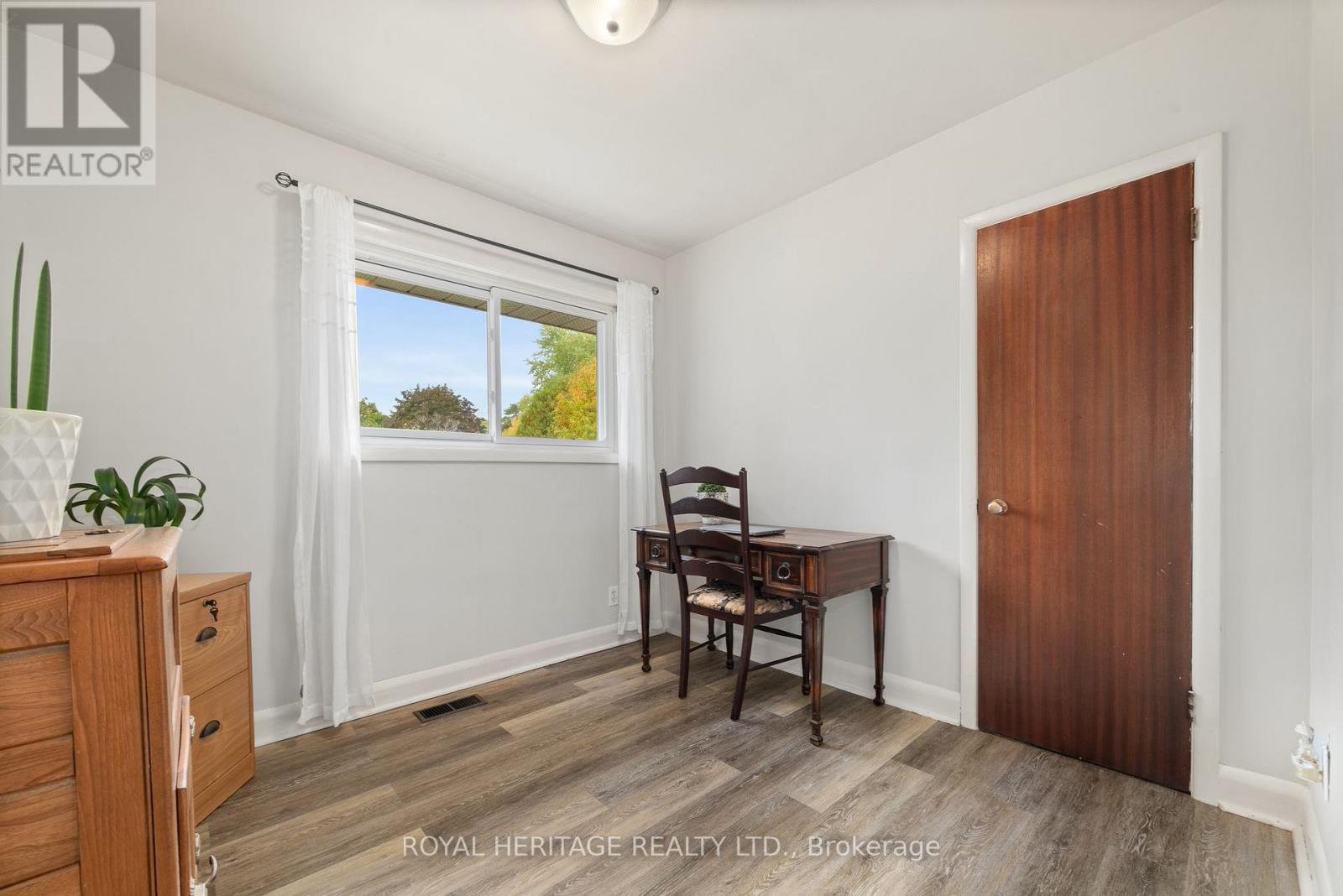 32 GLEN ROAD - 23