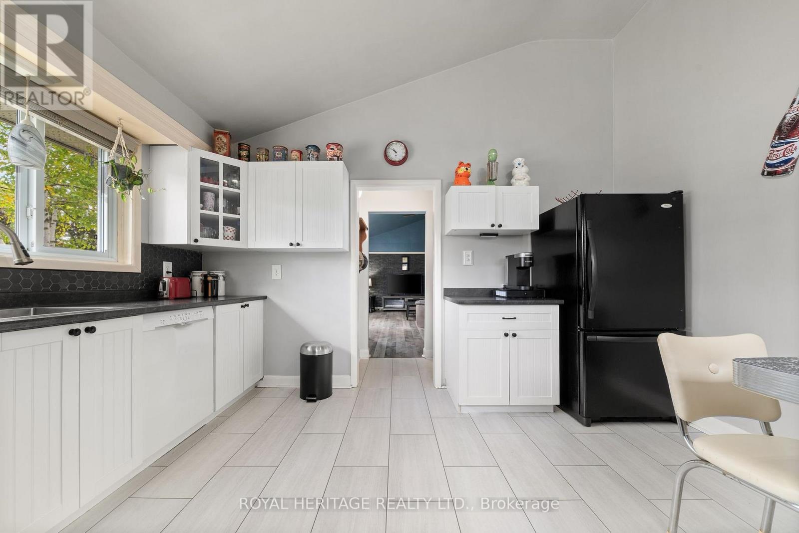 32 GLEN ROAD - 8