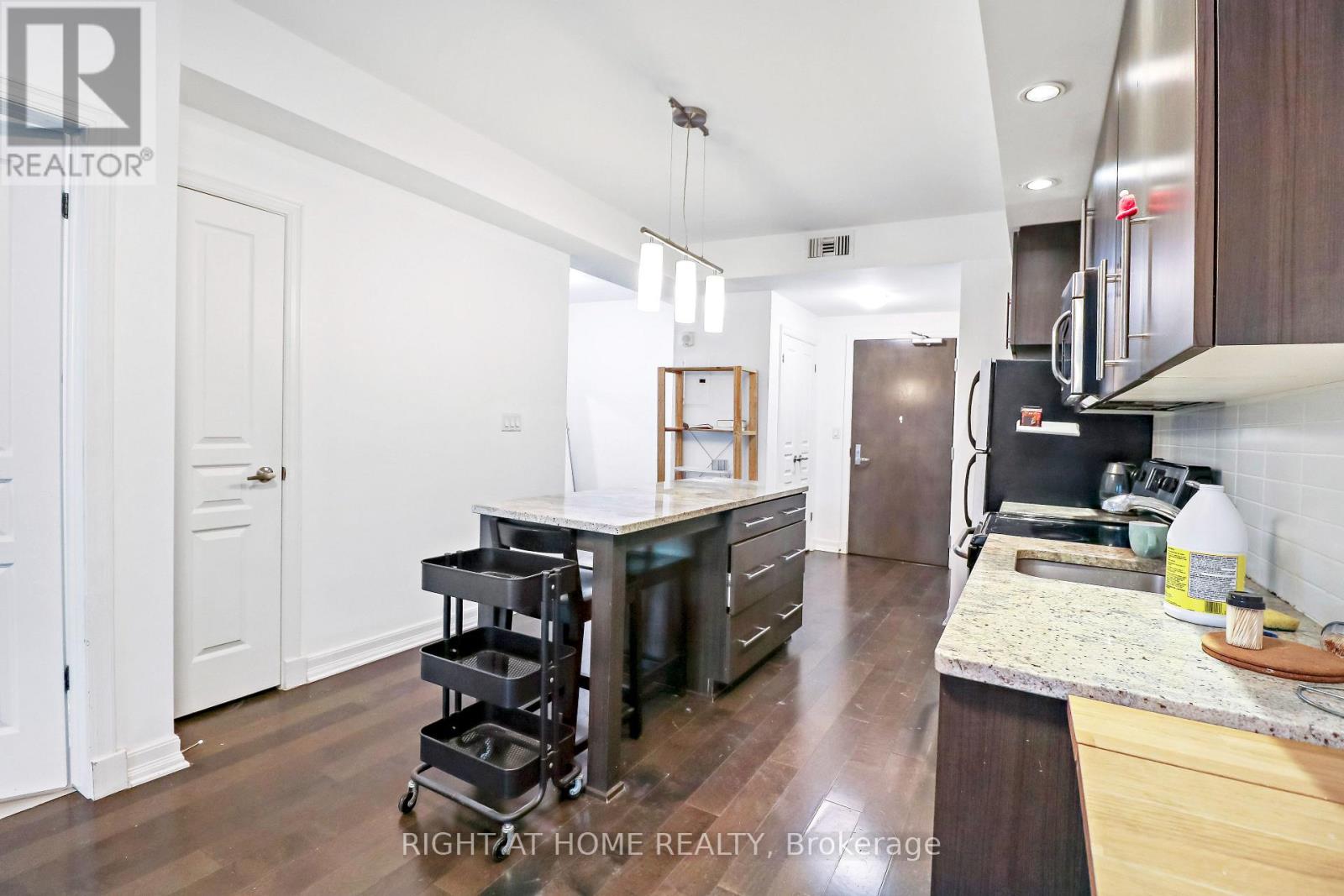 #810 238 BESSERER STREET - 7