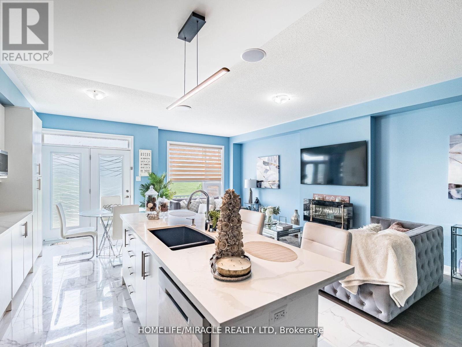 #147 28 DONALD FLEMING WAY - 13