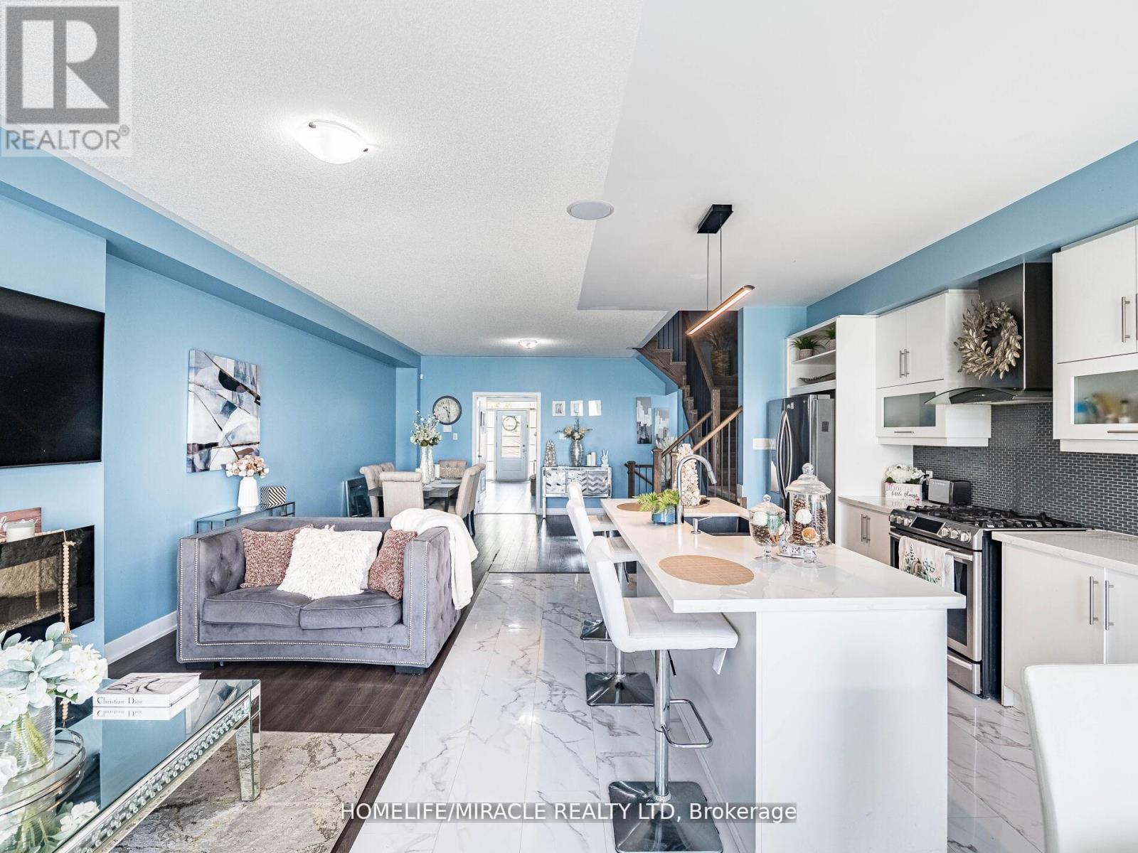 #147 28 DONALD FLEMING WAY - 15