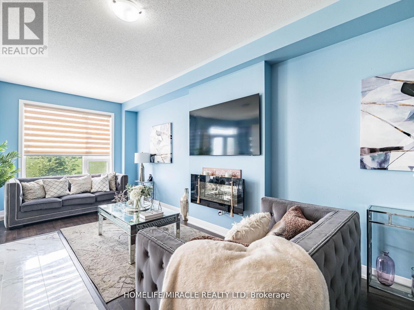 #147 28 DONALD FLEMING WAY - 16