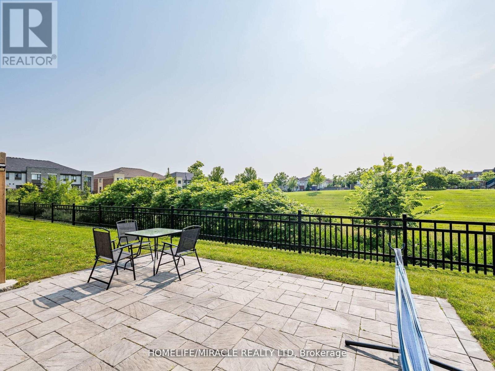 #147 28 DONALD FLEMING WAY - 41