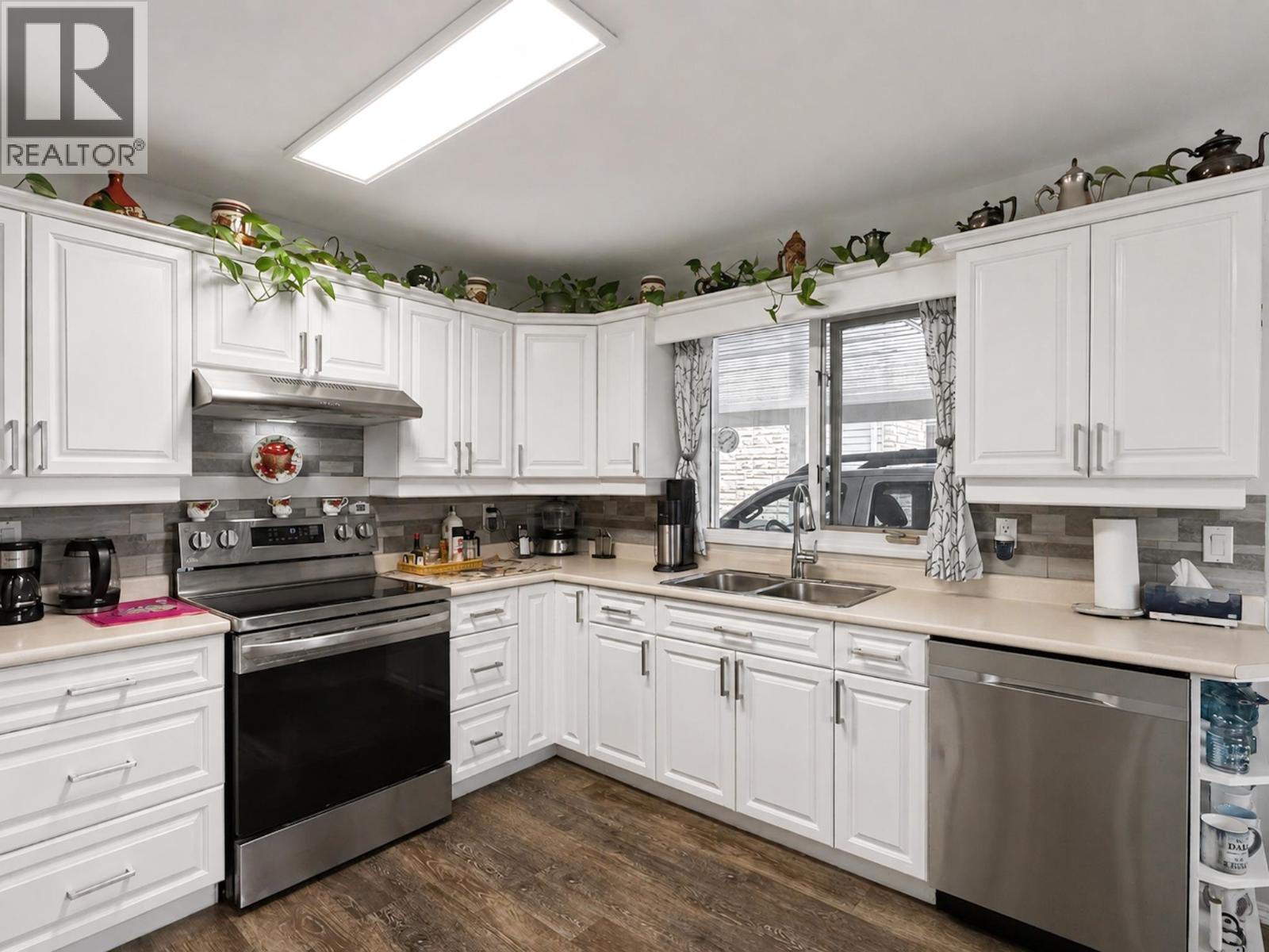 Photo 10 of 23 — 7746 LEMOYNE PLACE · Prince George, BC