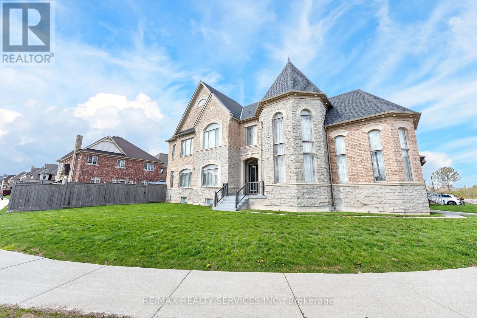 28 PENDERGAST COURT - 4