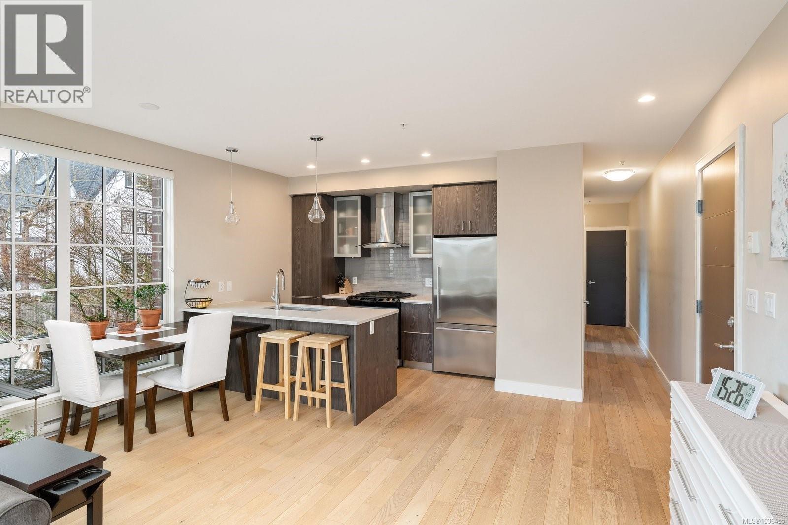 #204 1011 Burdett Ave - 6