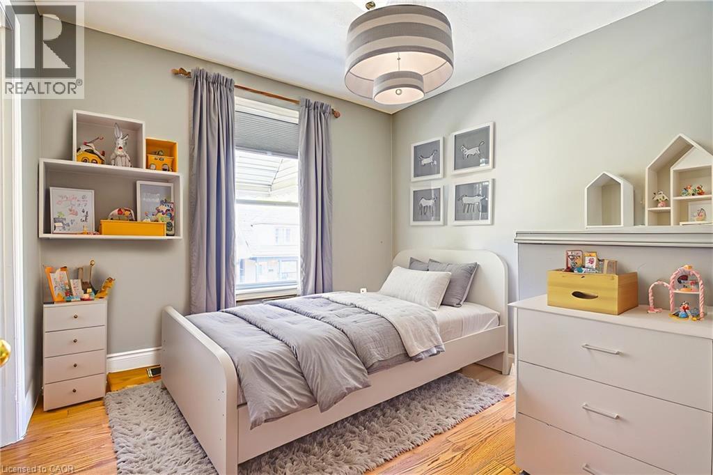 134 ROSSLYN Avenue N - 17