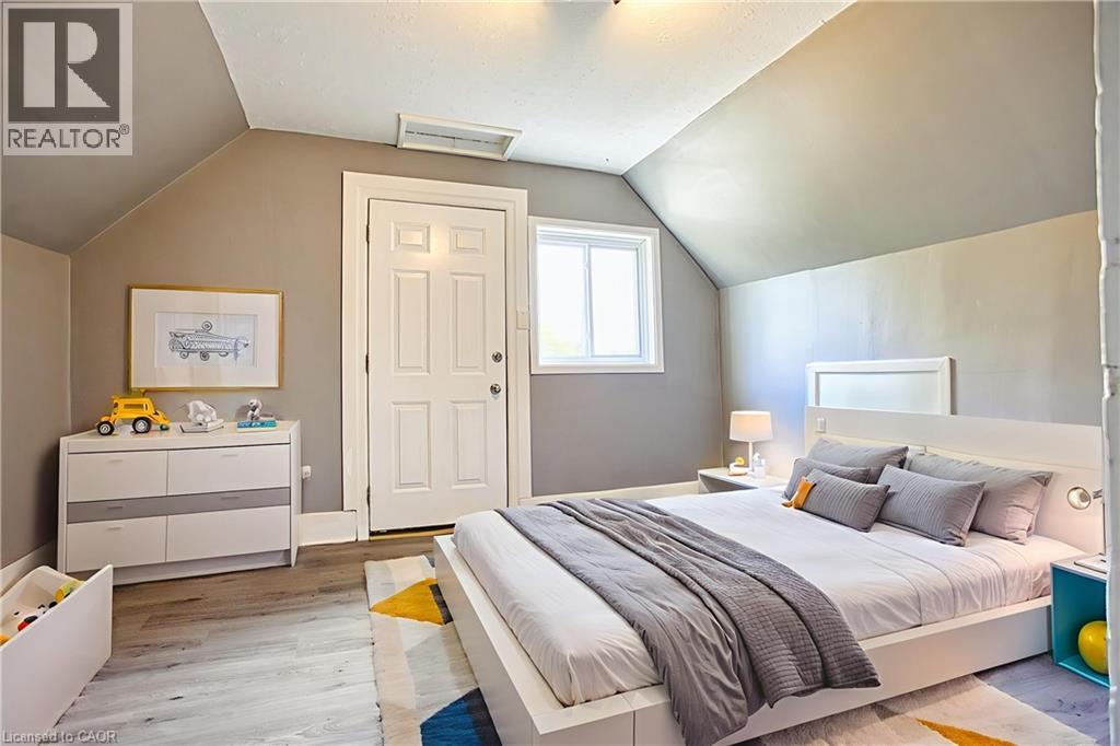 134 ROSSLYN Avenue N - 20