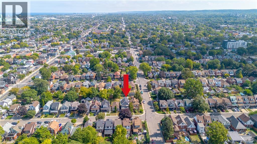 134 ROSSLYN Avenue N - 33