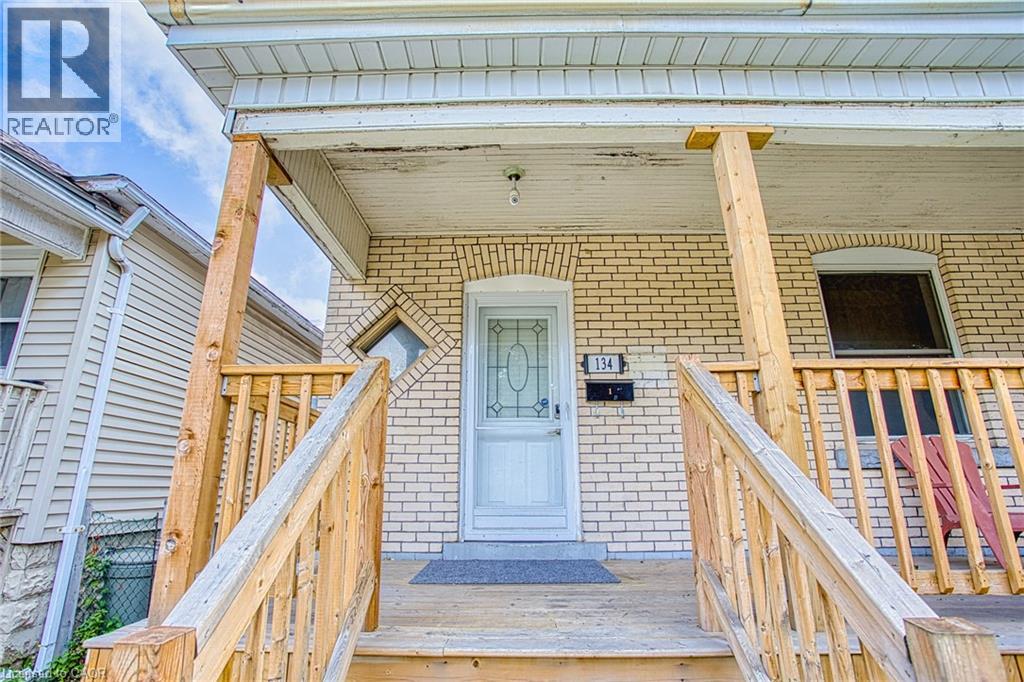 134 ROSSLYN Avenue N - 4