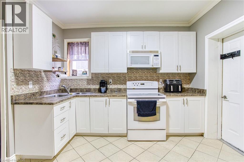 134 ROSSLYN Avenue N - 6