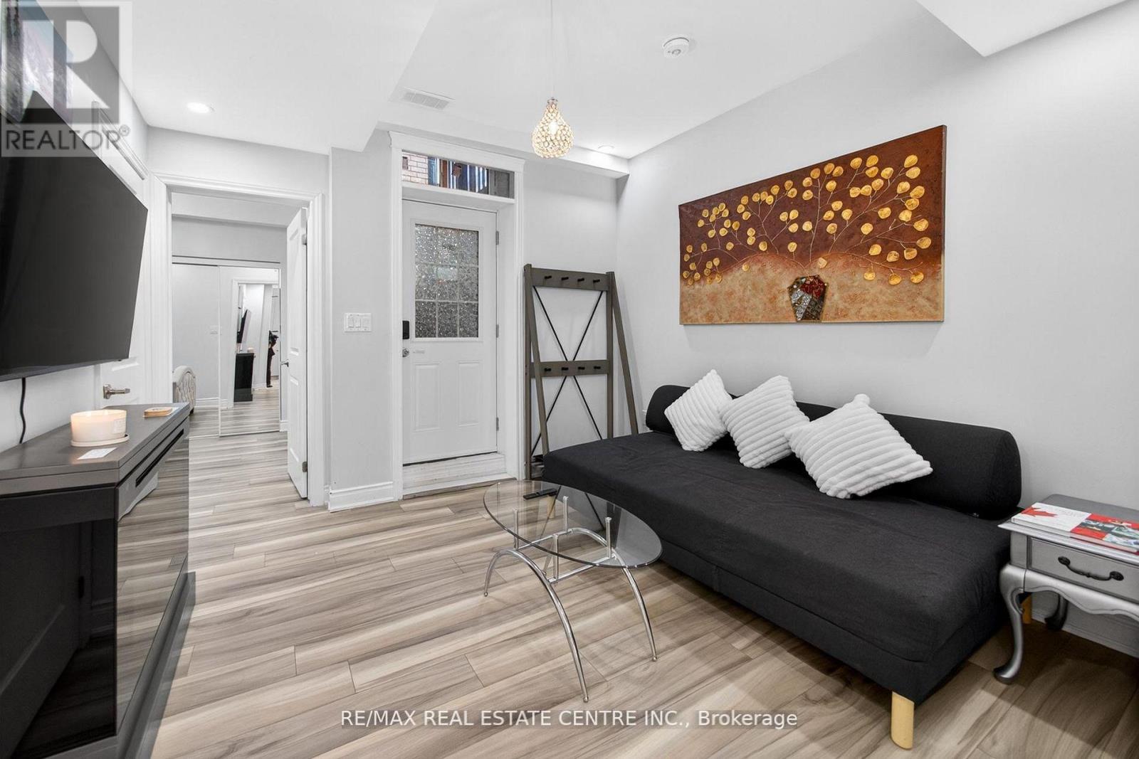 25 HIGHBURY DRIVE - 30