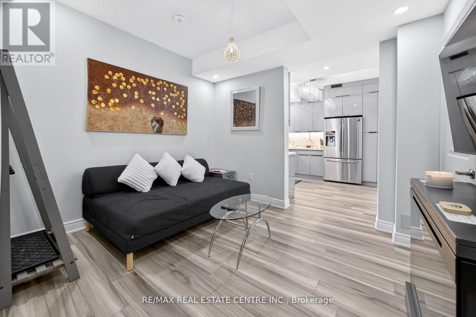 25 HIGHBURY DRIVE - 31