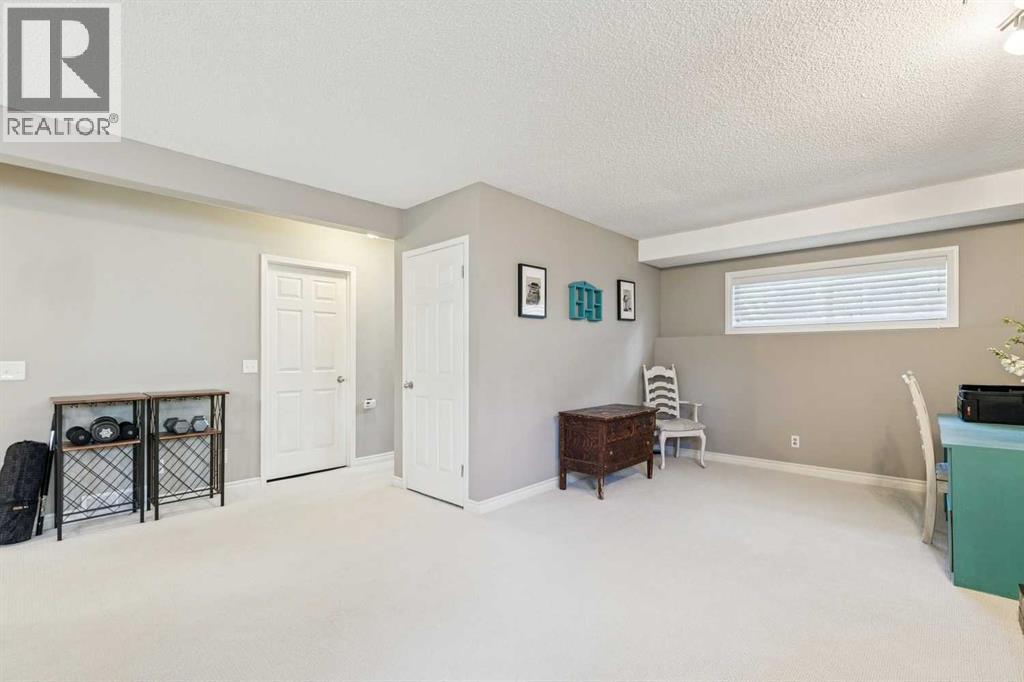 65 Shawinigan Way SW — photo 30