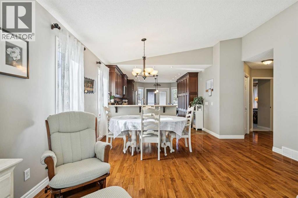 65 Shawinigan Way SW — photo 8