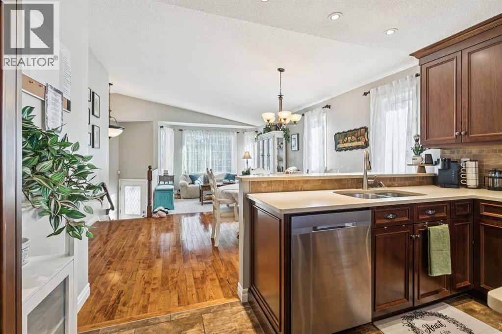 65 Shawinigan Way SW — photo 14
