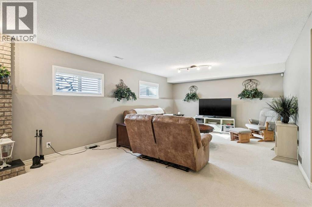 65 Shawinigan Way SW — photo 25