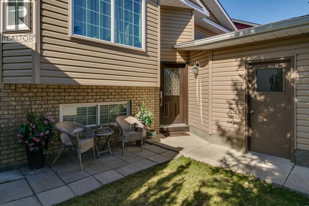 65 Shawinigan Way SW — photo 37