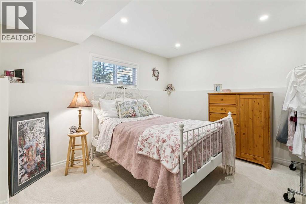65 Shawinigan Way SW — photo 31