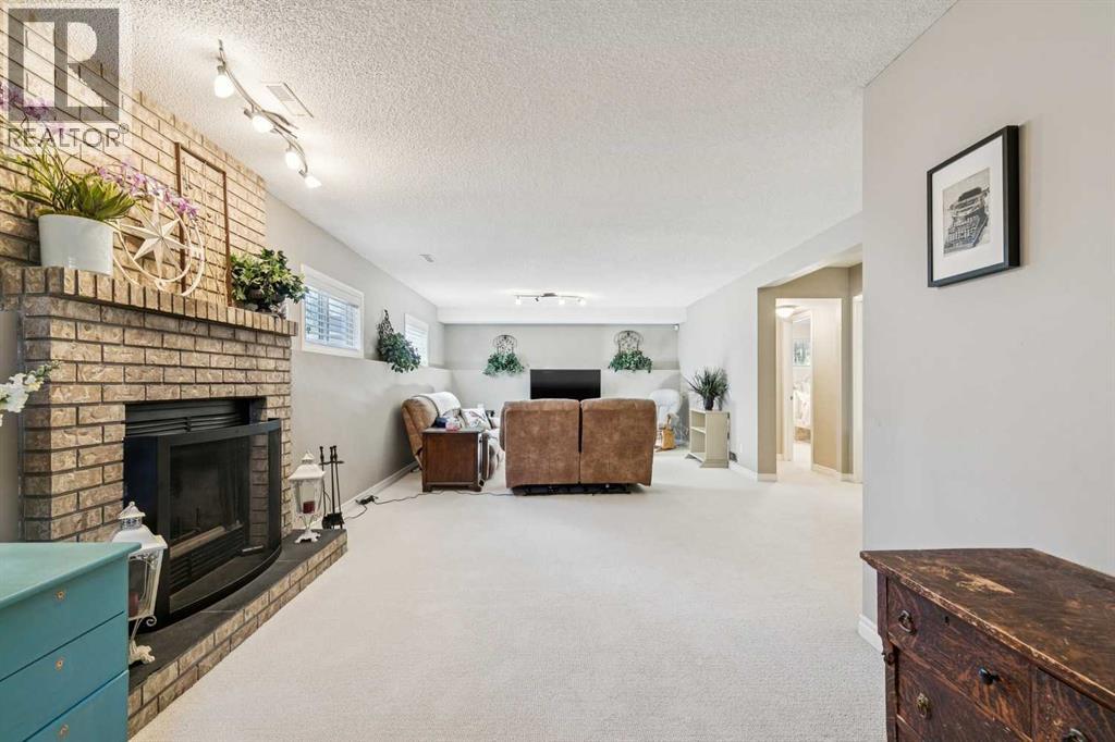 65 Shawinigan Way SW — photo 36