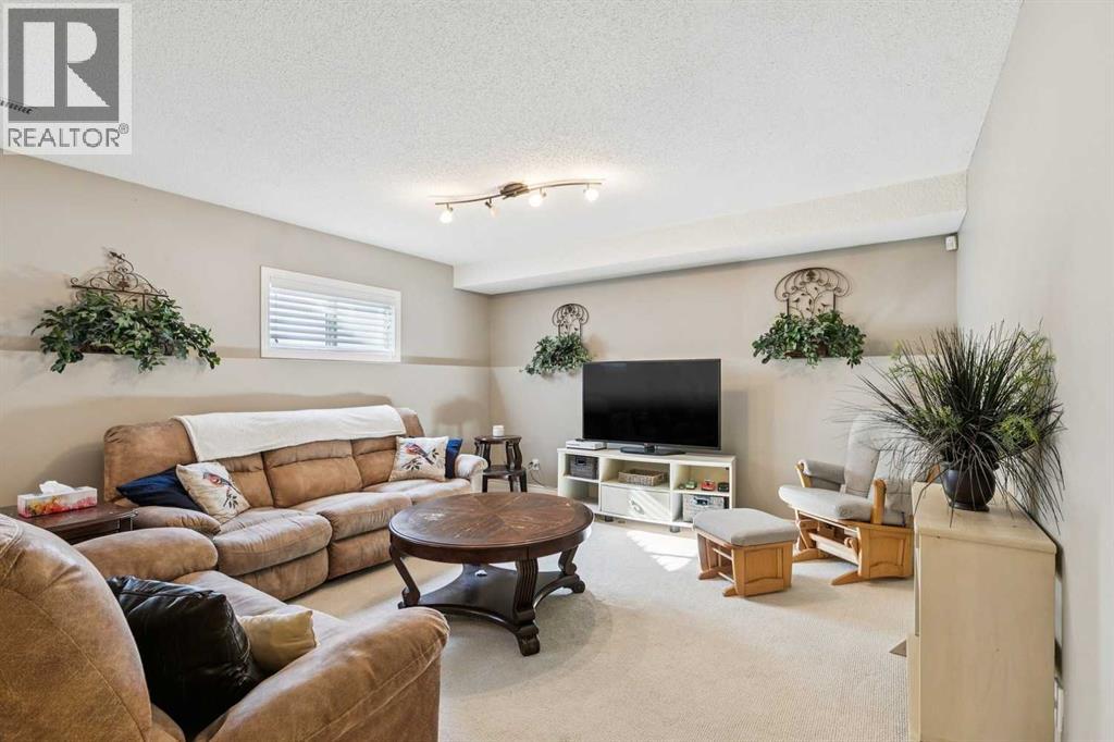 65 Shawinigan Way SW — photo 28