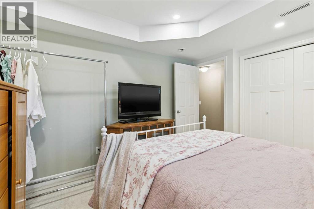 65 Shawinigan Way SW — photo 32