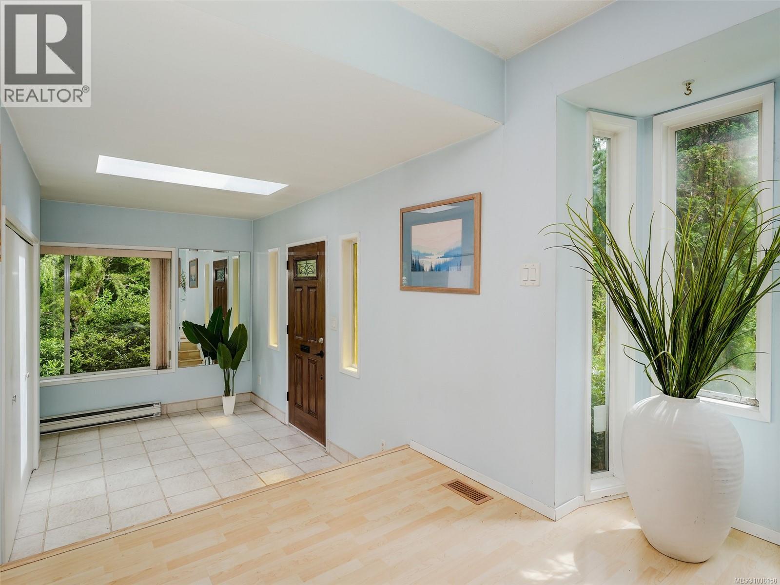 743 Helvetia Cres - Image 2