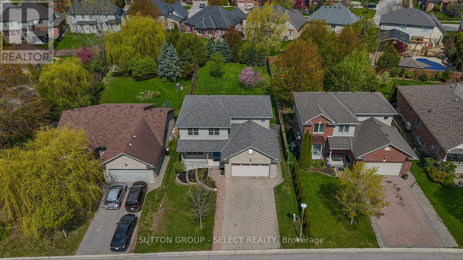 176 BUTTERCUP COURT - 40