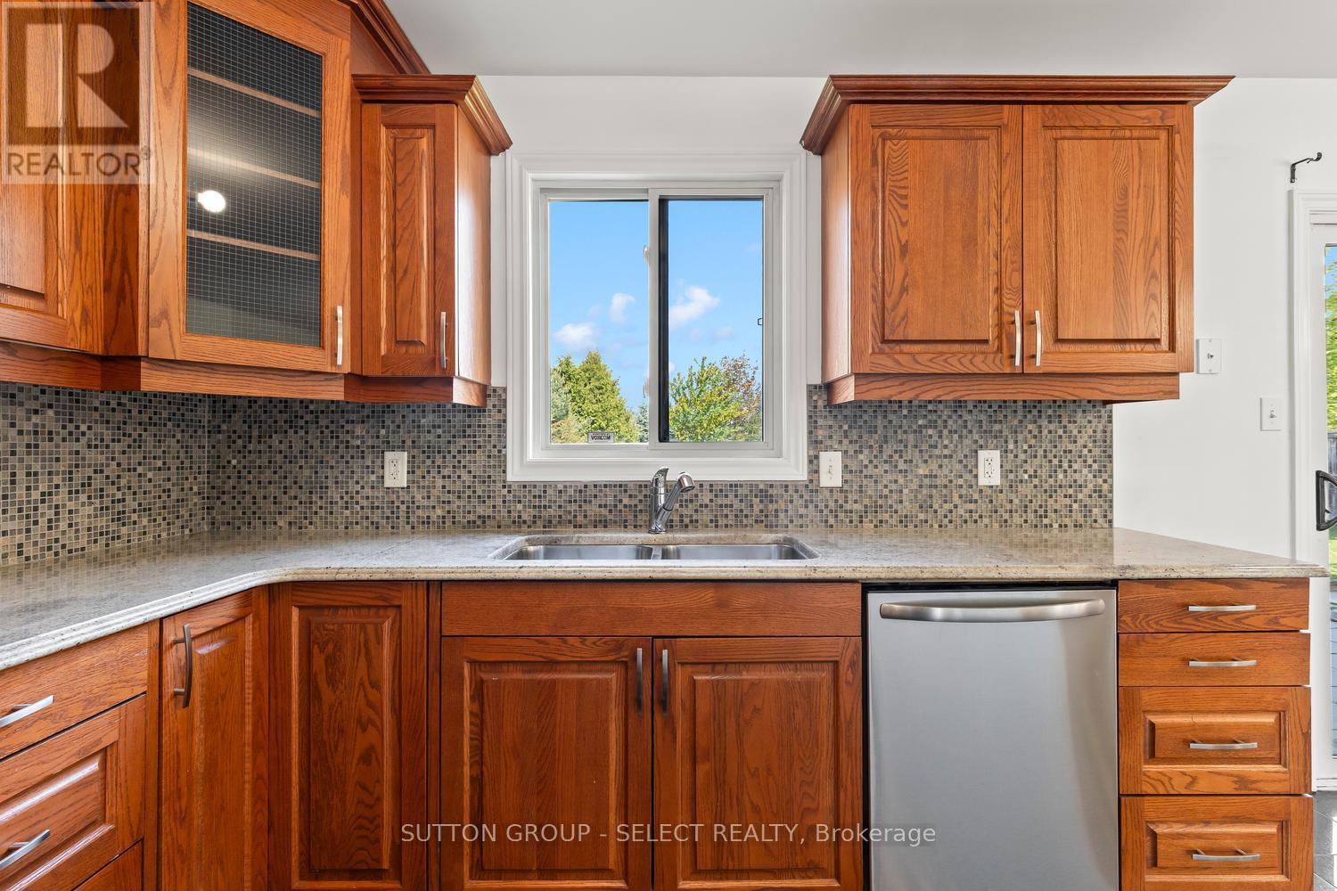 176 BUTTERCUP COURT - 8