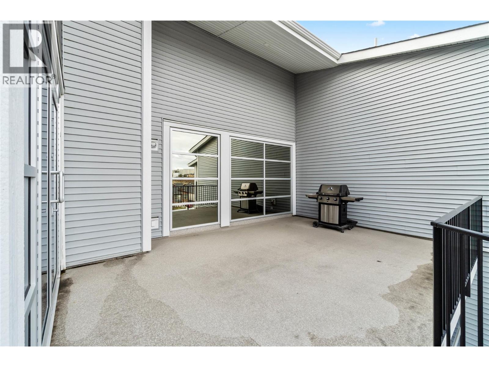 #312 1880 HUGH ALLAN Drive - 36