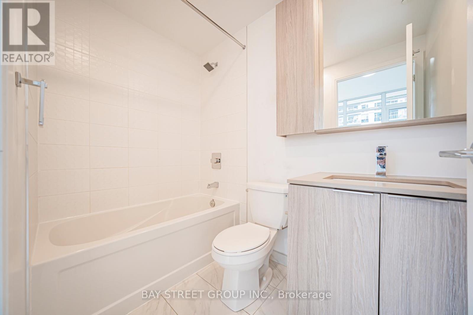 #2107 70 ANNIE CRAIG DRIVE - 15