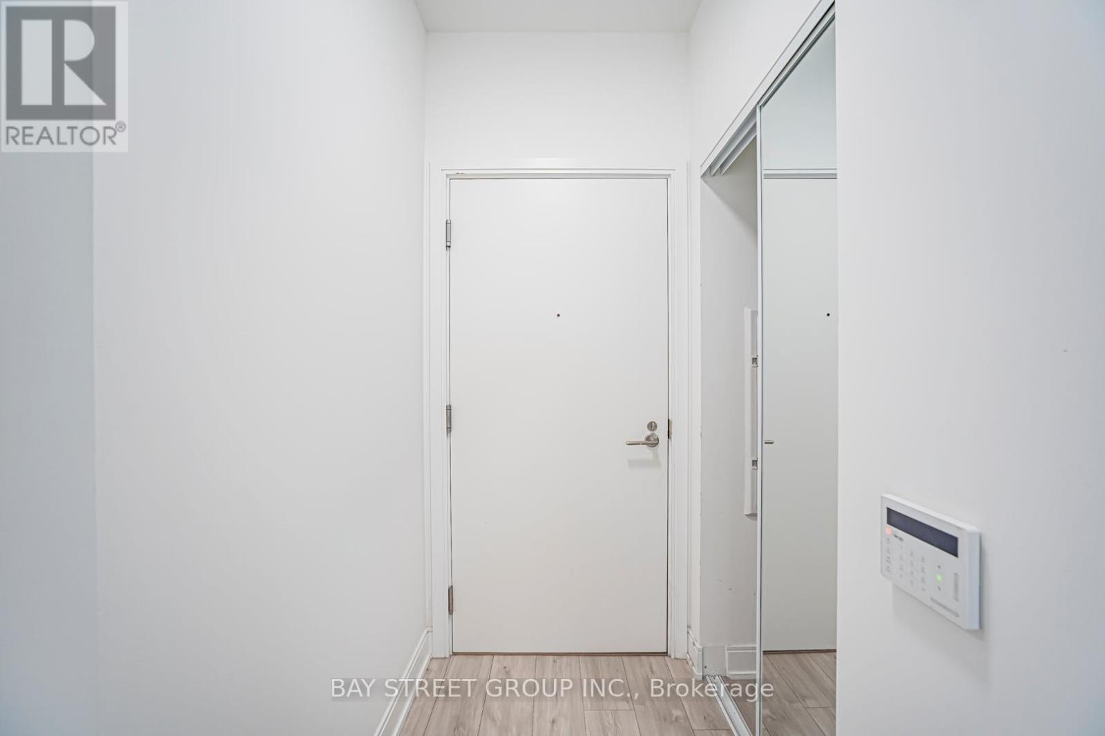 #2107 70 ANNIE CRAIG DRIVE - 6