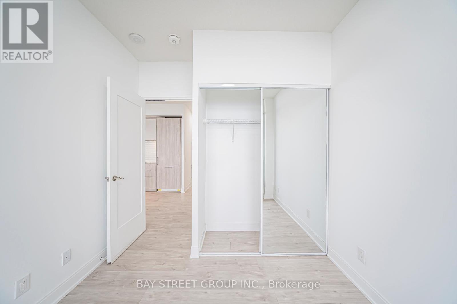 #2107 70 ANNIE CRAIG DRIVE - 22