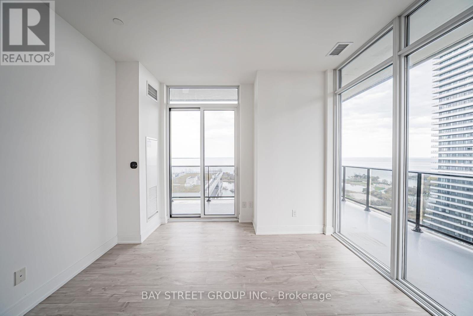 #2107 70 ANNIE CRAIG DRIVE - 18